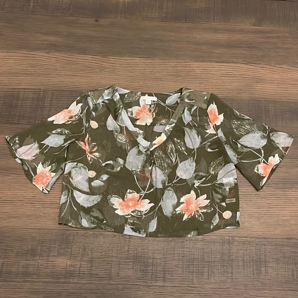 New york & company cropped shirt